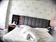 商务旅店文质彬彬大屌四眼仔装深沉不动苗条美女主动出击脱内裤奶罩抚摸口技挑逗雄起翻过来啪啪啪干了2炮