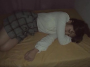 夜店下药刚读大学涉世未深的白嫩小姑娘带回住所各种玩弄