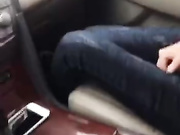 西装哥开车接女朋友下班，这女友也真饥渴大白天的让男友把车停在路边车震高清无水印