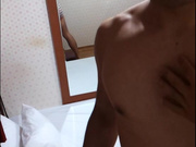 身材健硕小青年宾馆叫特殊服务然后用毛巾做掩护偷拍轻熟女技师的全套服务不知为啥干一半还没射不让操了穿衣走了