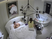 精致酒店性福小胖啪啪高颜值身材苗条小美女放着小曲鸳鸯浴主动在浴缸里开干回床上继续美女很骚女上位疯狂女操男