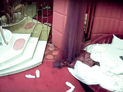 喜欢带玉佩的漂亮白嫩美女和中年男网友酒店偷情啪啪,在浴缸洗澡时就迫不及待开操,干的受不了躺床上不让操了!