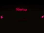 戴上假阴茎操金发美女的家庭主妇