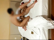 过年放假和饭店老板娘宾馆开房用震棒玩玩她的逼