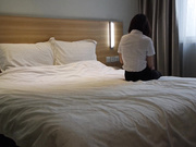 粉粉之剧情演绎小酒店里被强奸，胶带捆绑强制内射