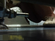 经典盗摄视讯冒死盗摄美女尿尿惨遭发觉