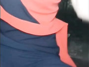 某平台极品骚货主播胆真肥晚上和炮友全裸在小区绿化带户外口交 操B 真刺激