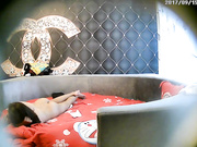 香奈儿情趣套房偷拍庞克头小伙和身材不错的女友闺蜜约啪下面逼毛特别性感