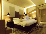 酒店爆操车展认识的172CM高挑性感豪乳黑丝美女模特,高潮大叫：好大,干我小骚B,快点,好厉害,好爽!