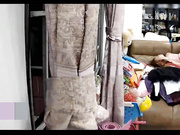 美娇妻趴沙发边玩手机边吃屌啪啪