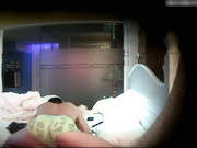 猥琐小青年与长发漂亮妹子开房造爱妹子有些娇羞不配合被小伙按倒扒光强行啪啪射完妹子拿着避孕套研究精子