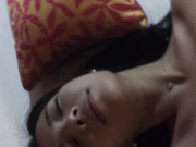 最近网路疯传的名校大美女和男友爱爱高清视频