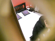 学校附近钟点房小胖同学和女朋友开房被骑在上面搞，搞完研究一下妹子的下面