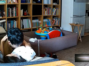 真实偷拍-90后年轻小夫妻正看着电视突然男的把美女扑倒要肏逼,在沙发上扒光衣服啪啪,被客厅摄像头偷拍外泄!