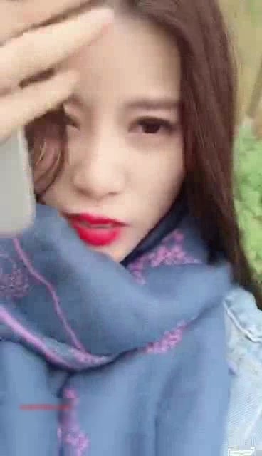 女神级白嫩性感气质美女和网约滴滴司机在公路边玩车震,操的激烈,从前排一直操的后排,肤白貌美,叫声淫荡!