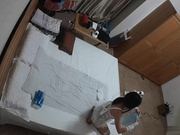 居家网络摄像头被黑TP恩爱有情调中年夫妻过性生活骚妻特意穿上网上新买的蕾丝情趣装69口交毒龙玩的快活