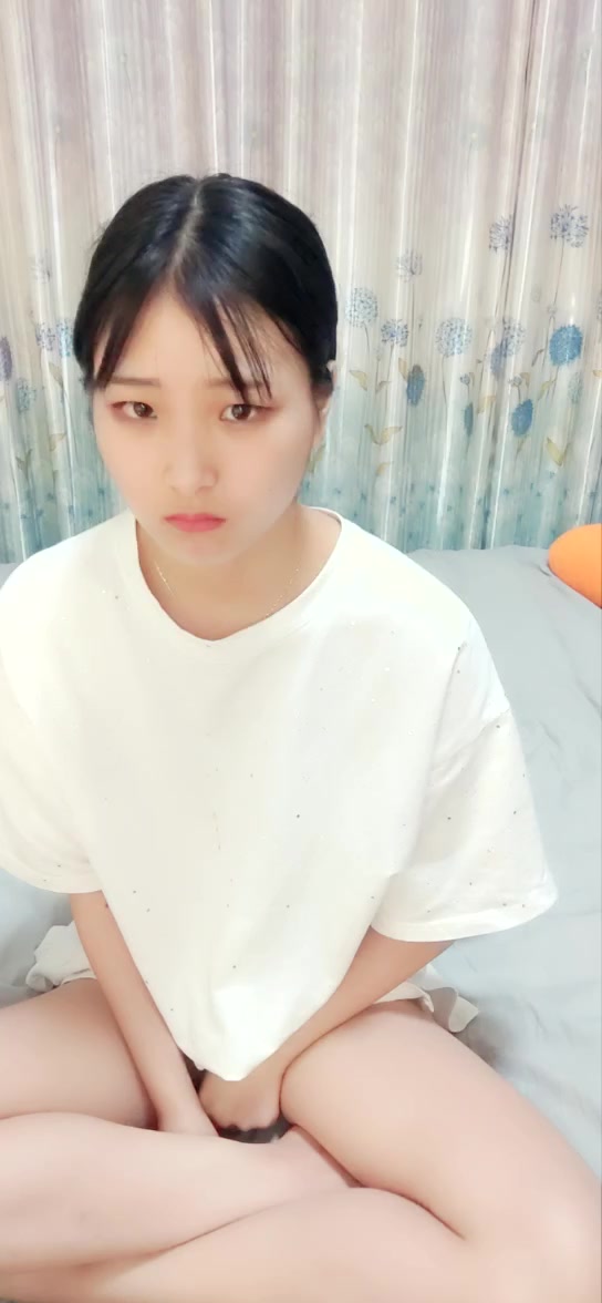 两个年轻漂亮小嫩妹和一男炮友玩黄播 年轻肉体 口交啪啪 很是诱人