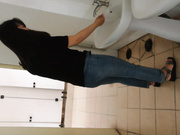 国内厕拍牛人潜入写字楼尾随几个妹子进女厕偷窥牛仔裤妹子的逼逼还不错