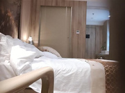 约啪偷拍-社交平台上约到的气质白嫩美少妇,逼逼很敏感没怎么弄就淫水直流,鸡巴插进去就开始淫叫,国语对白!