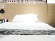 老哥探花约了个苗条身材大奶妹子TP啪啪 穿上黑丝上位骑乘大力猛操呻吟娇喘非常诱人