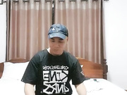 广东修车老司机光头哥《探秘金三角》手机选妹200块包夜大波妹自己干完溜了让兄弟上