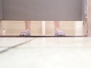 潜入某高校女厕偷拍3个高颜值的妹子嘘嘘1080P高清无水印