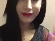 冷艳女神TS张梦琪 见到龙棒却开心的不得了，妖性暴露啦 哈哈，性感吃鸡的样子，多想把她操上一顿 真诱惑！