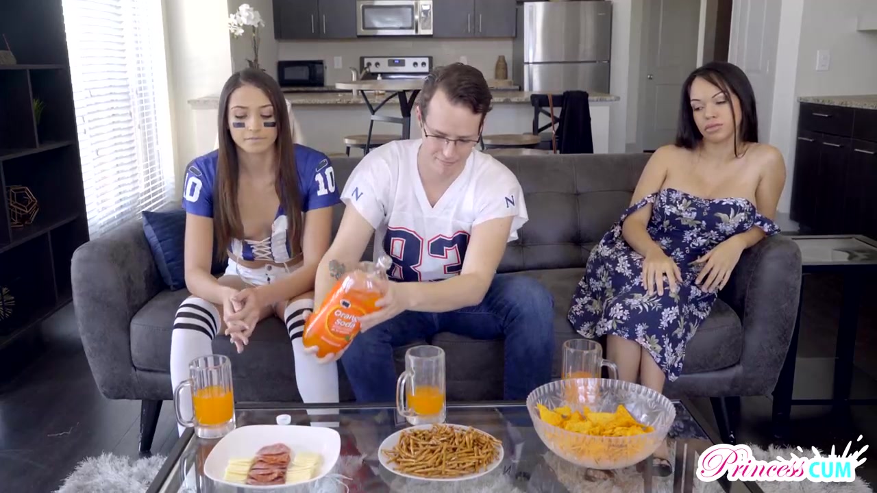 妹妹把哥哥的女友气跑自己上手揉捏舔吸鸡巴好骚挡不住冲动想操穴作品 也想要个这样的妹子激烈插入1080P高清