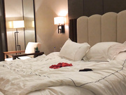 重金约啪艺校拜金年轻漂亮大学生妹子兼职外围女身材娇小声音温柔高速爆操说不要啊呻吟太刺激