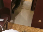 淫荡娇妻户外酒店门口自慰 淫荡地叫声 要受不了啦，被两根大鸡巴插向湿哒哒的阴穴 非常骚叫声不断！