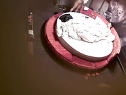 特色圆床主题房有钱小老板大叔约会坚挺美乳情妇洗干净开始滾床单女上位扭的相当疯狂非常主动很快就交货了