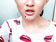 高清露脸可爱妹纸长着一个大美人痣 才艺展示先唱一首歌曲 然后脱光衣服展示身体 乳房圆圆的阴毛性感