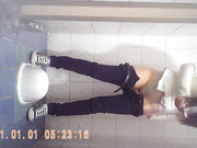 上大学时偷拍到的绝色校花,稀疏黄阴毛和两片肥厚大阴唇被透明内裤包裹着越看越兴奋