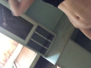 毛发旺盛离异美容院老板娘如狼似虎 身材保养的不错