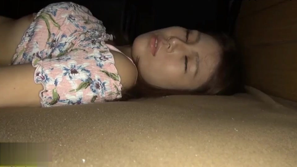 真实MJ刮了逼毛的妹子 很多水 逼很嫩 操这样的逼就是舒服