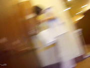 专业盗站新流出女偷拍客潜入洗浴中心更衣室近距离偷拍几个年轻裸体