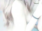 高颜值胸大腰细的网红美女还在自拍穿着制服开档丝袜跳艳舞视频时就被在旁边观看的炮友忍不住狠狠爆操了!