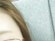 样子斯文的气质眼镜女白领兼职女主播和土豪粉丝宾馆豪华套房约炮不知道啥原因妹子下面出血了