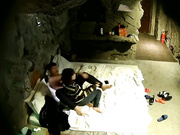 花内裤男带娇小女友到样子有点阴森的情趣酒店开房妹子说害怕要抱一抱哈哈俩人貌似口活不错