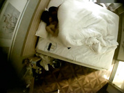 商务酒店俯拍会吸烟的美乳都市拽妹约炮大金链子霸气纹身社会大哥非常喜欢美女吃他JJ把嘴当逼洞插