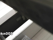 校园坑神潜入国内某高校女卫连续偸拍课间出来方便的学生妹拍脸再近景拍私处放尿过程胆量惊人