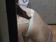 出租屋窗戶外拍攝到的鄰居妹子沐浴更衣啪啪打炮 各種姿勢玩弄看得誘惑十足 原版高清