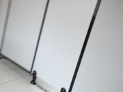 國內某醫院公共女廁拍攝到的露臉幾個妹子如廁噓噓 逼毛濃密超誘惑 露臉高清