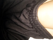 现在的学生不得了,放学不回家直接和男朋友开房,校服裤子是松筋的,一拉就扒下来了,露出了鲜嫩多汁的嫩鲍鱼