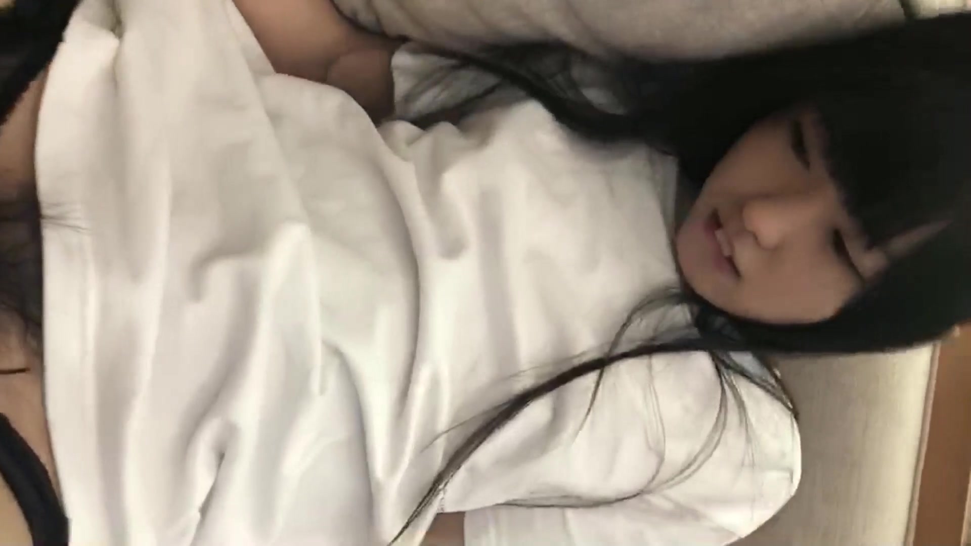 【全網首發】【國產精品】高顏值水嫩漂亮的小美女被富二代男友酒店用道具各種調教 玩的淫水泛濫求肏 先口爆再插逼最後射顏 從早幹到晚～原版高清