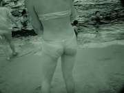 超坑爹的红外拍摄让海滩上的小姑娘们原形毕露 内裤下饱满的阴唇和乌黑的毛毛真心让人受不了