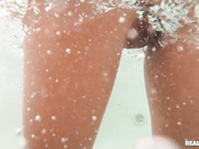 淘气的 Vina Sky 给 JMac 深喉吸屌是最美妙的生日享受