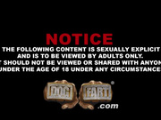 继子刚到家，就看见carmen Valentina与两条大黑蟒在英勇奋战