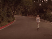 VIXEN - 少女主动坐在大鸡巴上摇啊摇