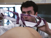 色魔医生狠狠操了可爱女病人